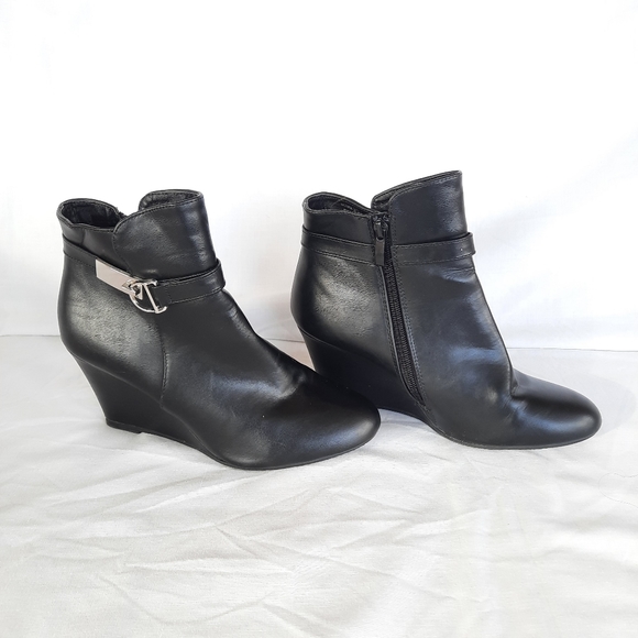 CL by Laundry Heeled Booties. Size 8 - Picture 4 of 7